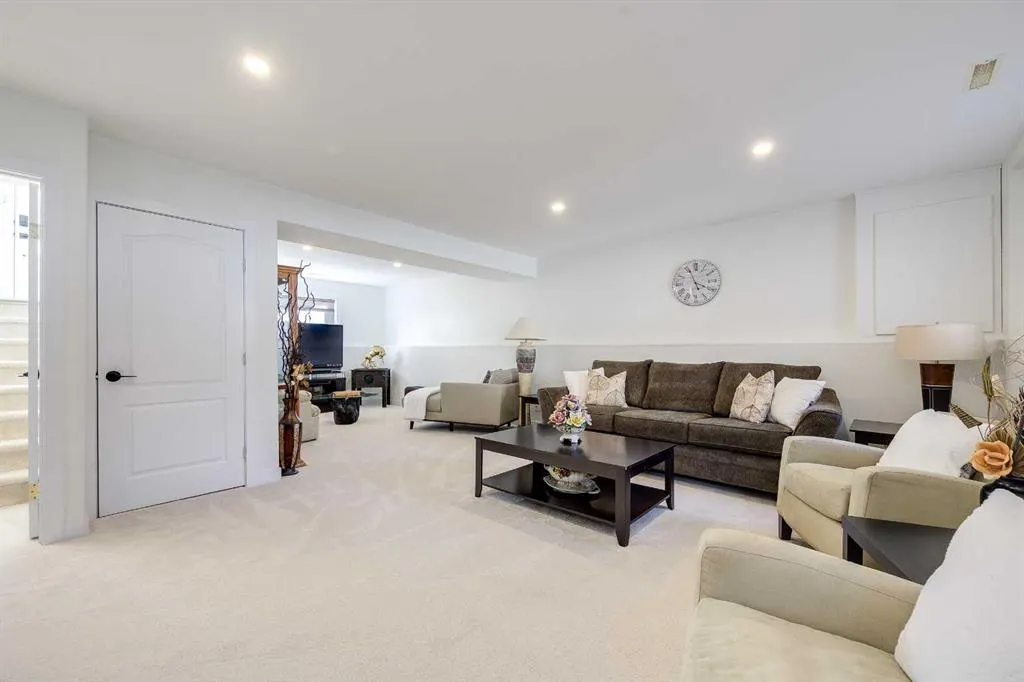 50 Livingston Close