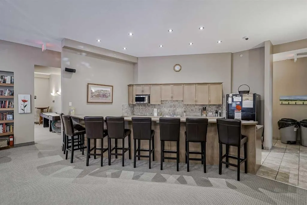 92 Crystal Shores Road, #1304