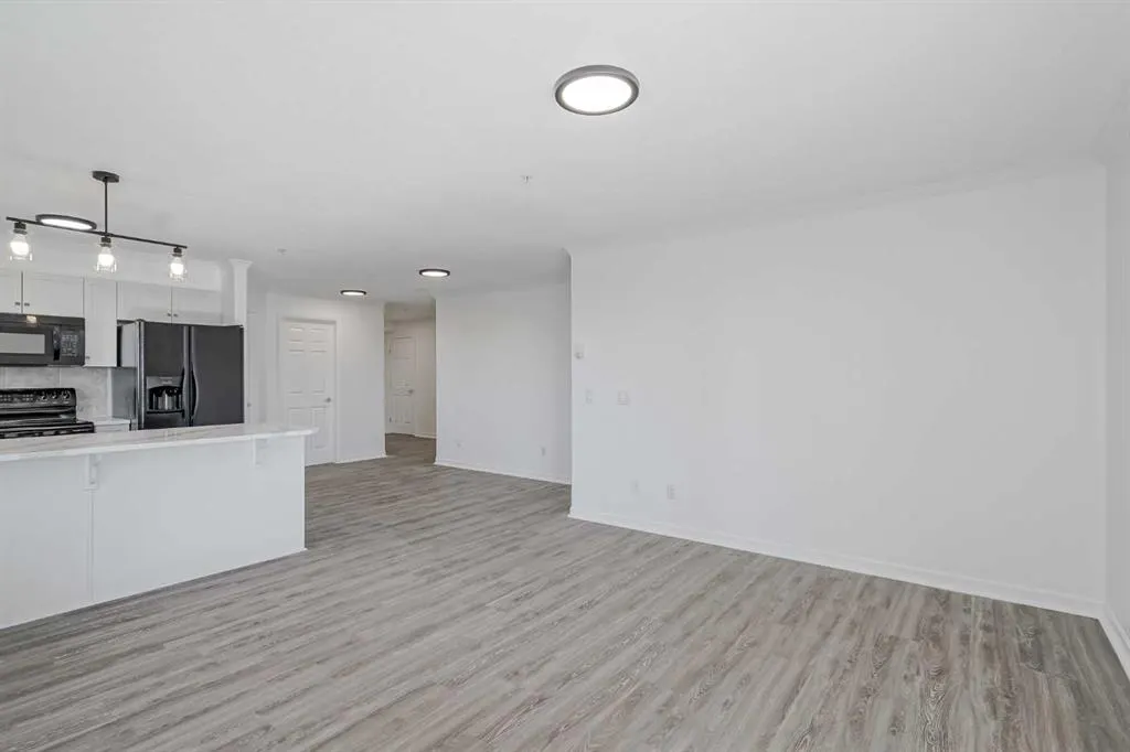 92 Crystal Shores Road, #1304
