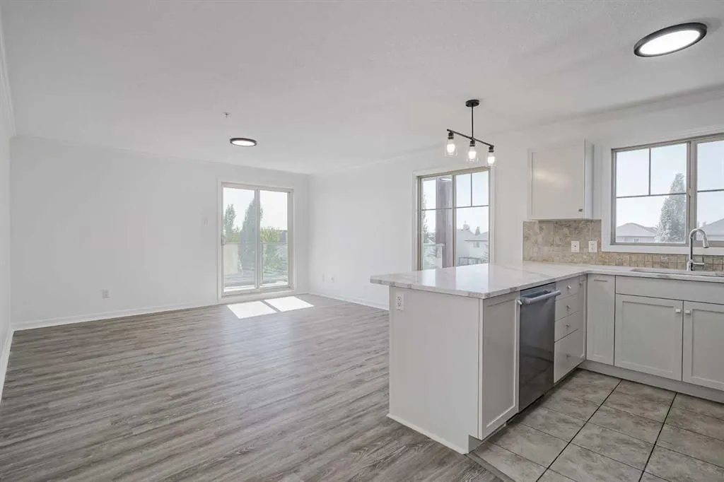 92 Crystal Shores Road, #1304