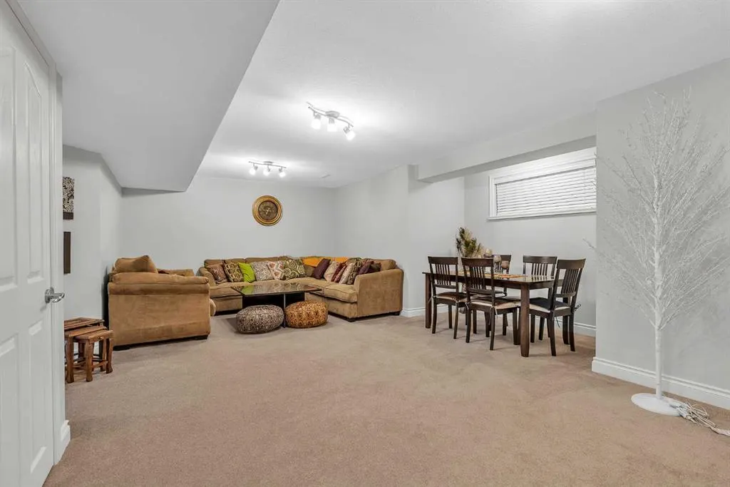109 Royal Crest Terrace NW
