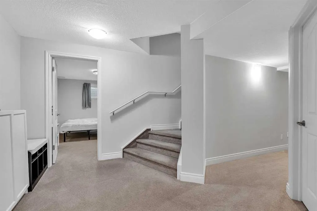 109 Royal Crest Terrace NW