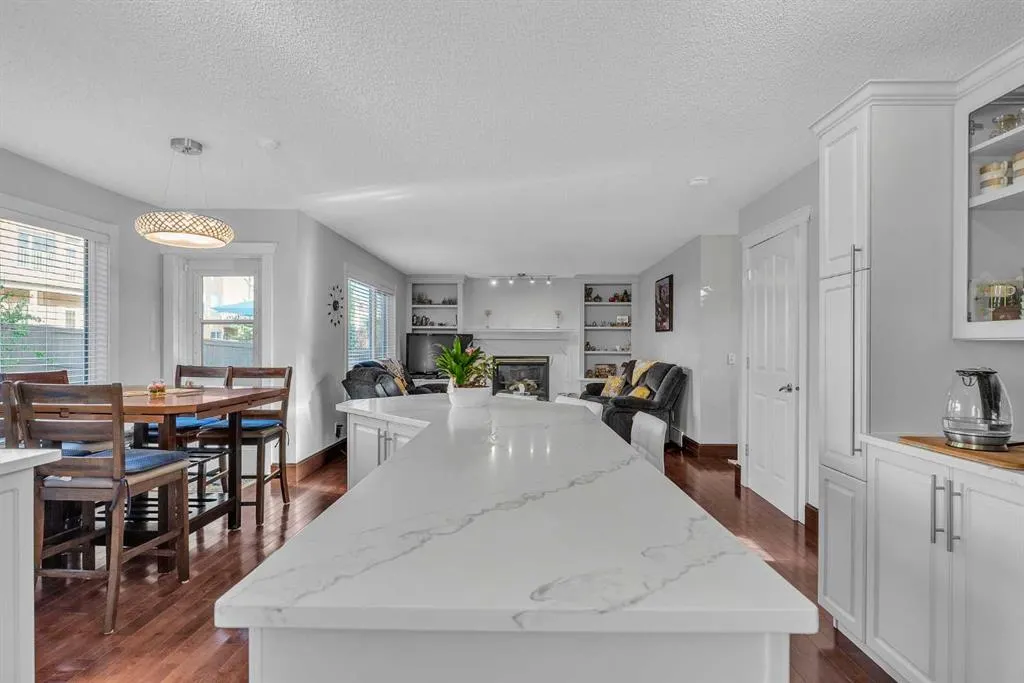 109 Royal Crest Terrace NW