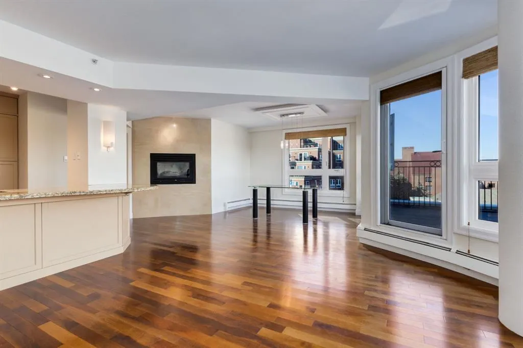 400 Eau Claire Avenue SW, #8704