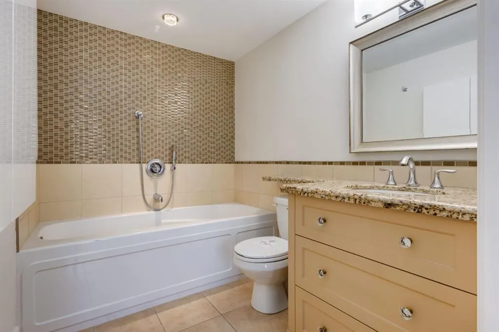 400 Eau Claire Avenue SW, #8704