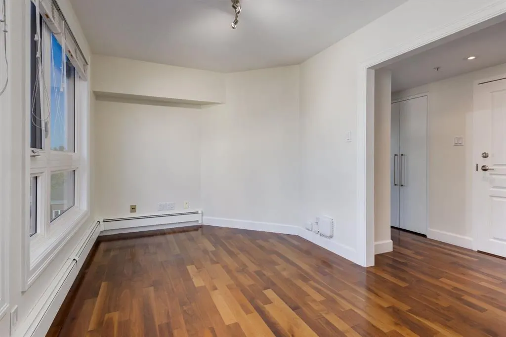 400 Eau Claire Avenue SW, #8704