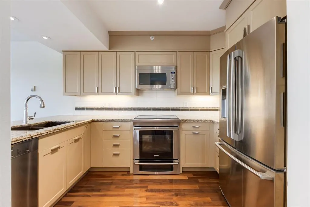 400 Eau Claire Avenue SW, #8704