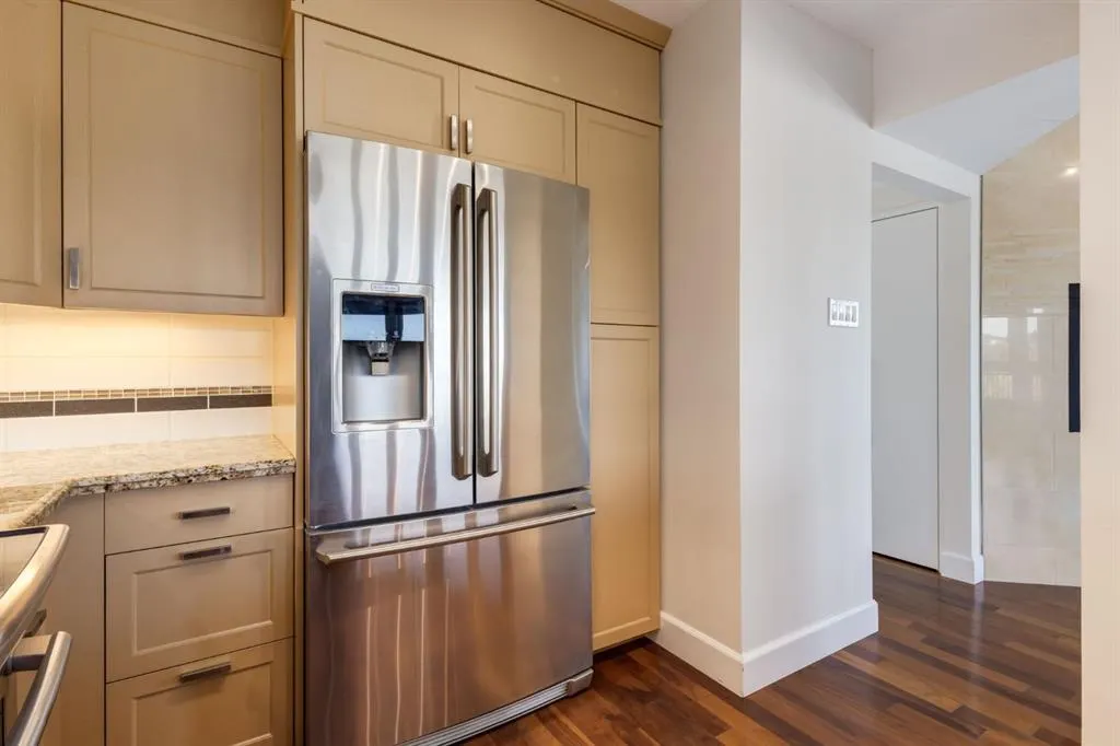 400 Eau Claire Avenue SW, #8704