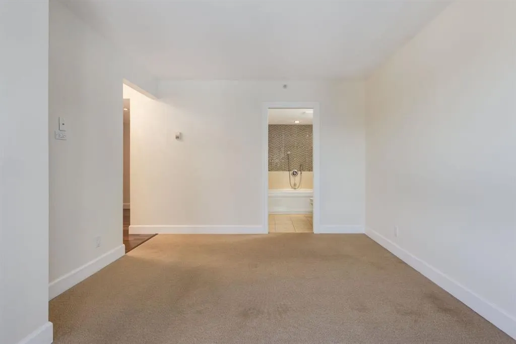 400 Eau Claire Avenue SW, #8704