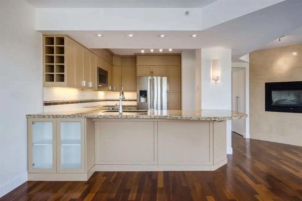 400 Eau Claire Avenue SW, #8704