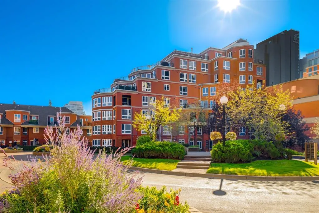 400 Eau Claire Avenue SW, #8704
