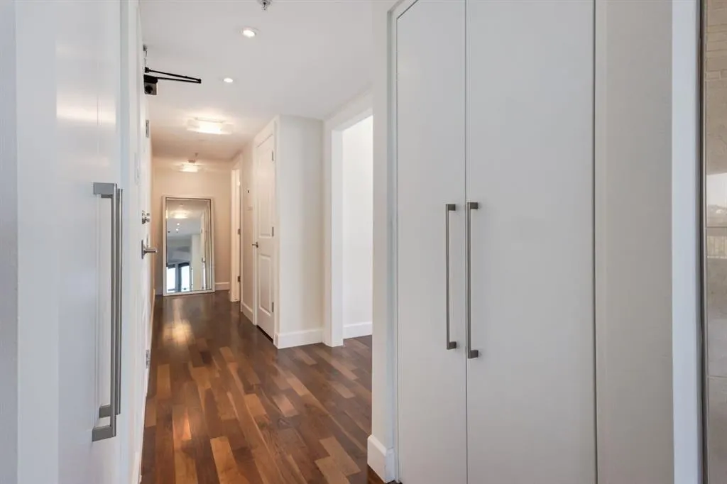 400 Eau Claire Avenue SW, #8704