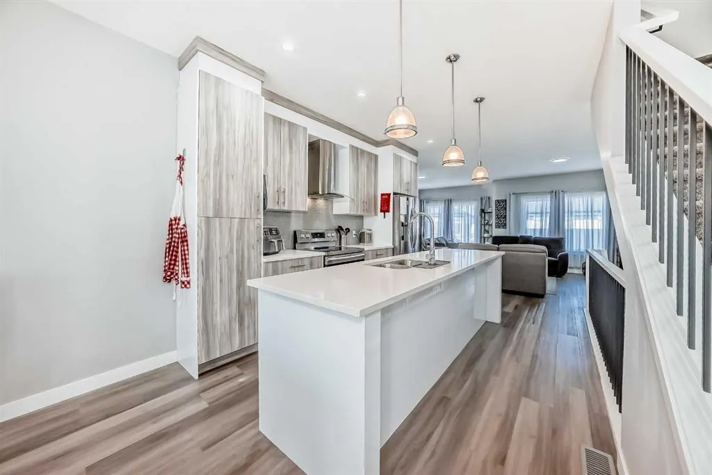 95 Skyview Close NE, #202
