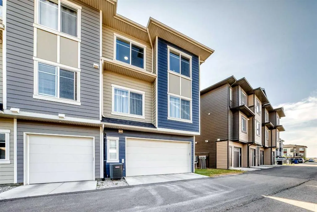 95 Skyview Close NE, #202