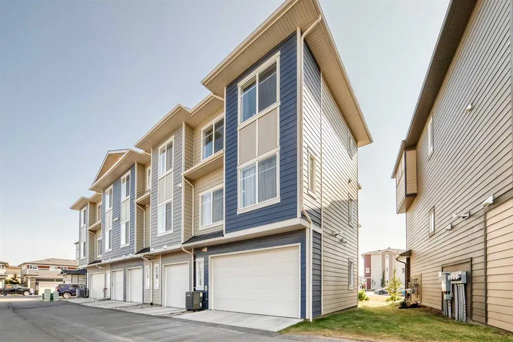 95 Skyview Close NE, #202