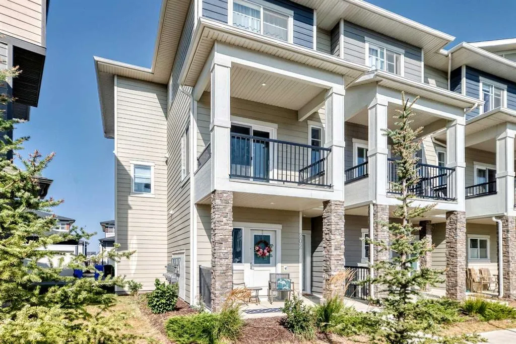 95 Skyview Close NE, #202