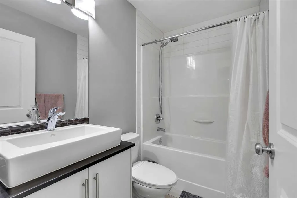7 West Coach Manor SW