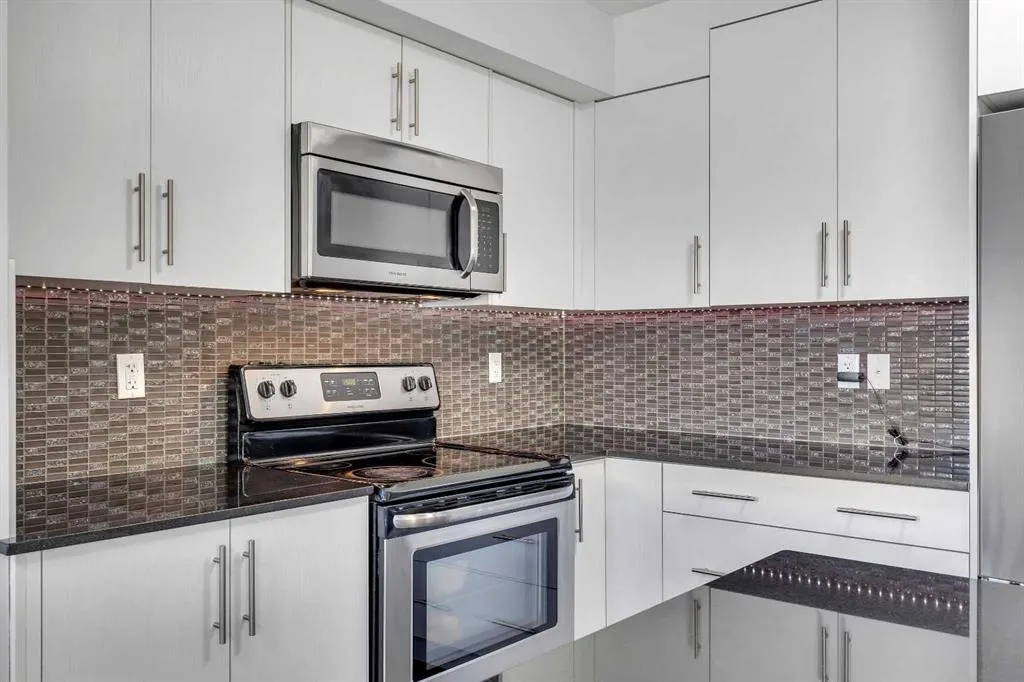 7 West Coach Manor SW