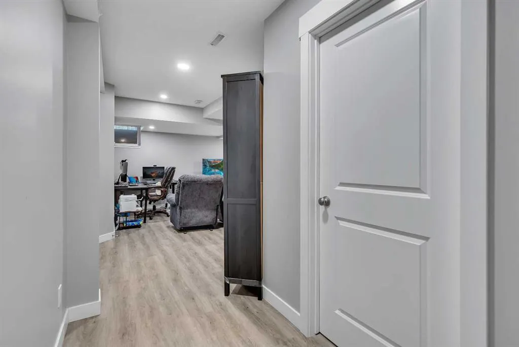 7 West Coach Manor SW