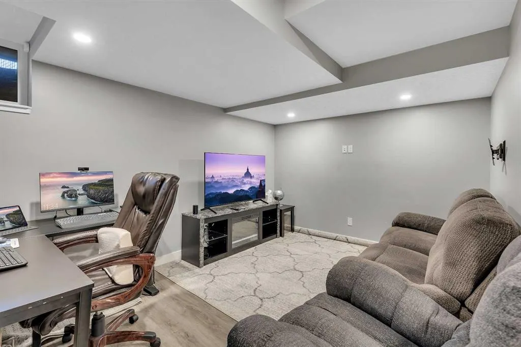 7 West Coach Manor SW