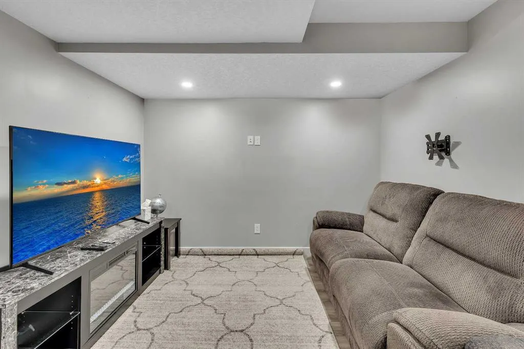 7 West Coach Manor SW