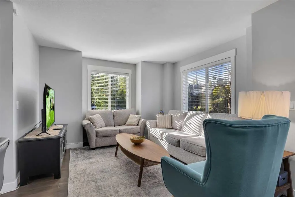 7 West Coach Manor SW