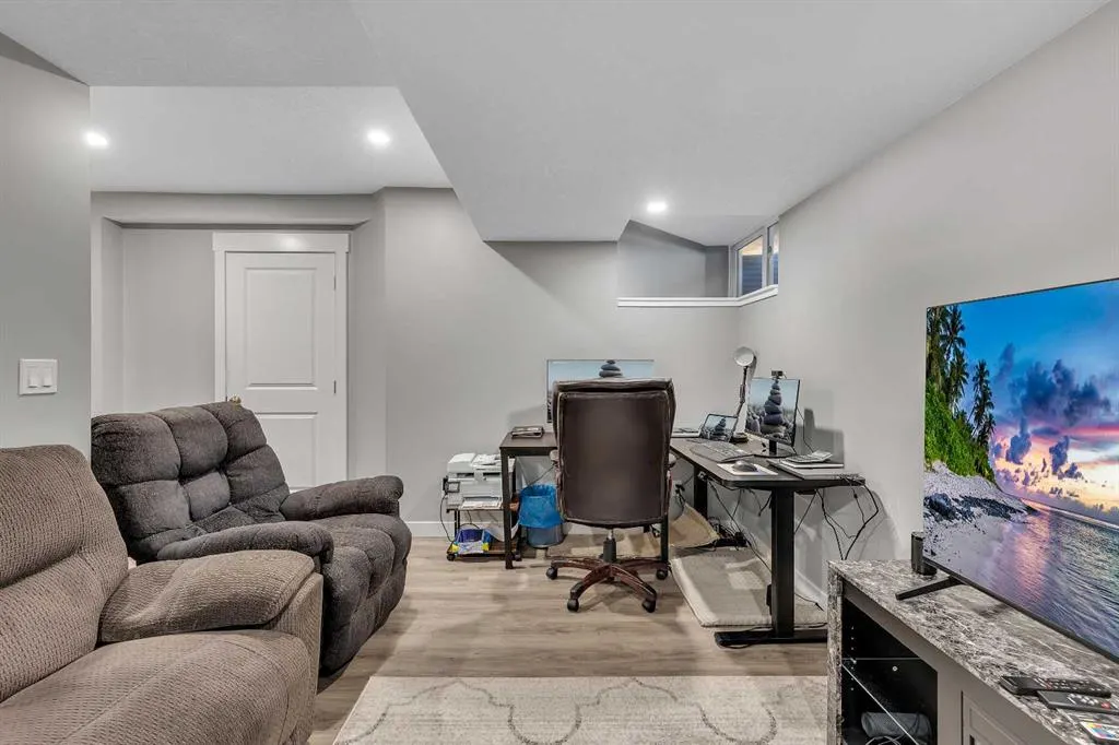 7 West Coach Manor SW