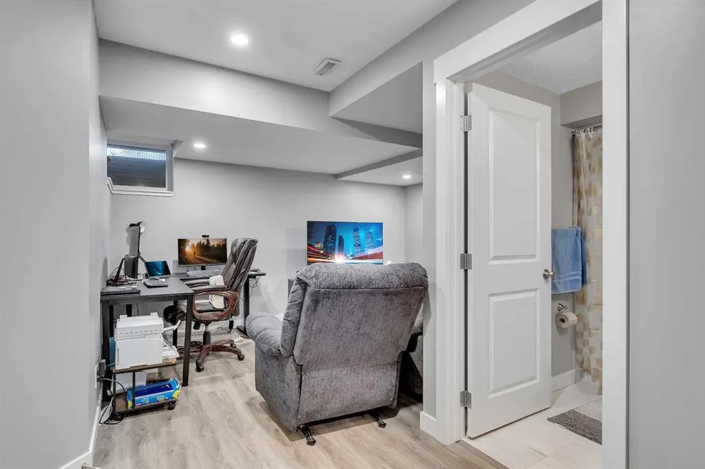 7 West Coach Manor SW