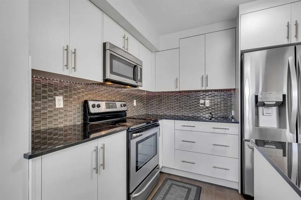 7 West Coach Manor SW