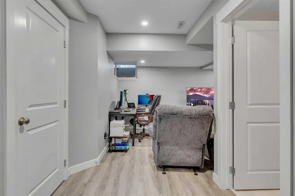 7 West Coach Manor SW
