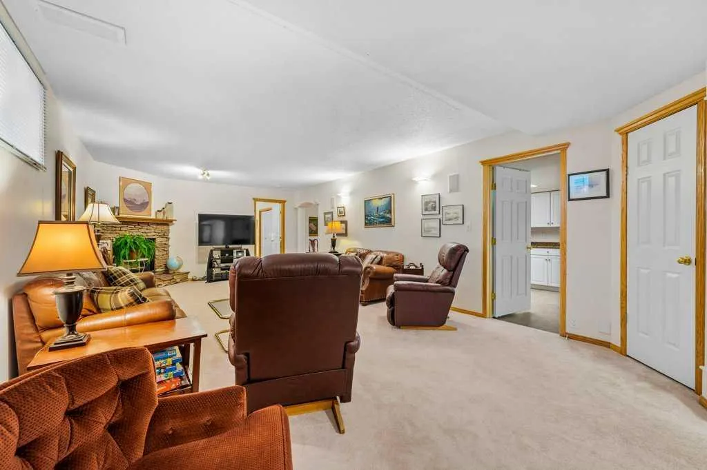 75 Chaparral Close SE