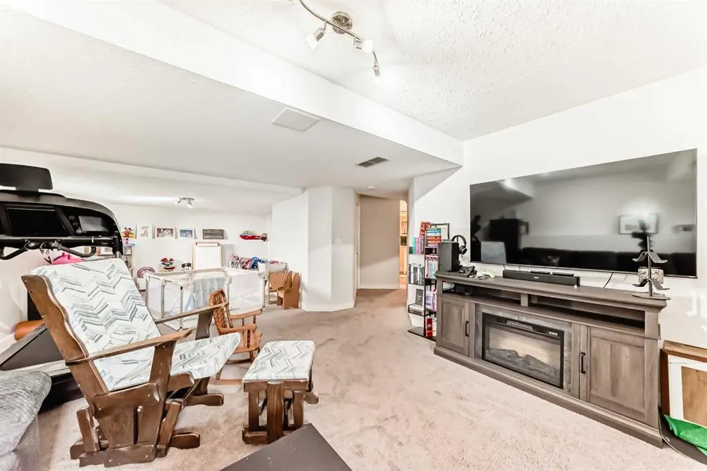 6216 Douglas Place