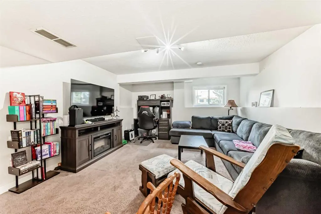 6216 Douglas Place