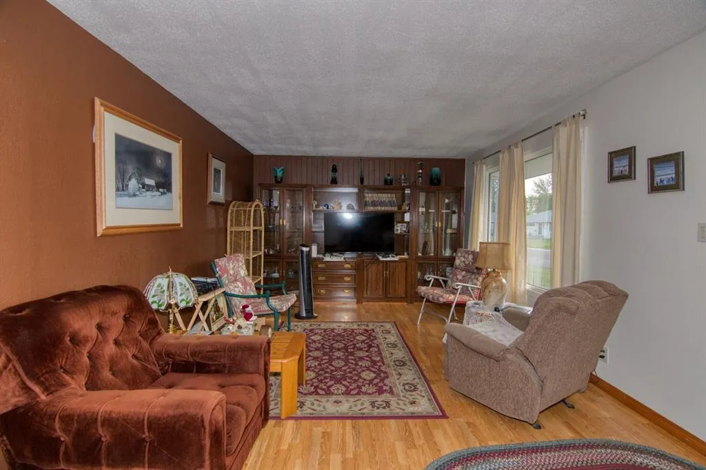 1811 19 Ave S