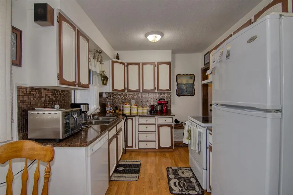 1811 19 Ave S