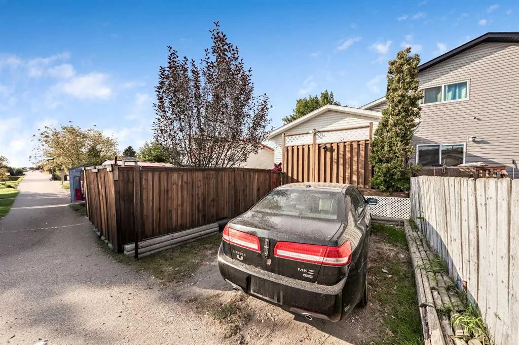 232 Whitlock Place NE