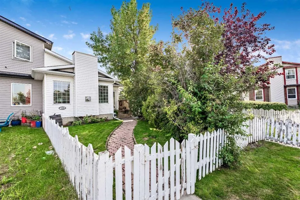 232 Whitlock Place NE