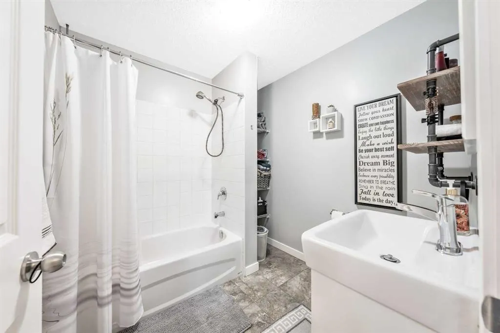 232 Whitlock Place NE