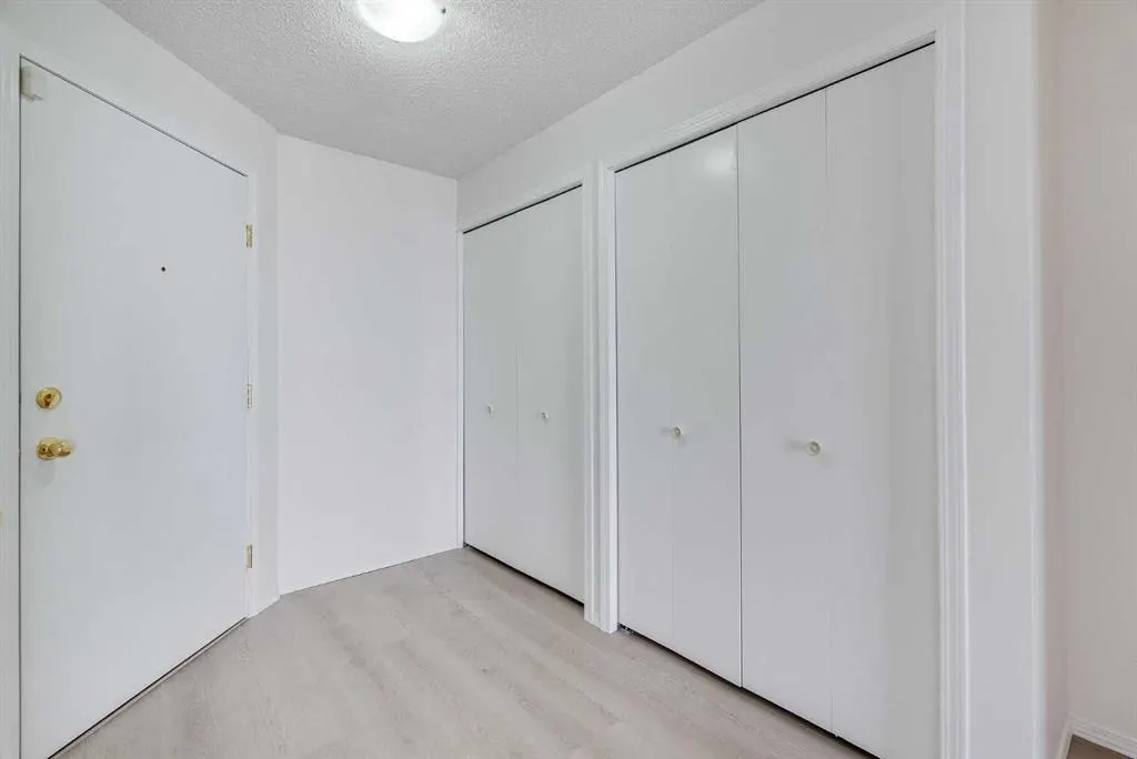 2000 Somervale Court SW, #210