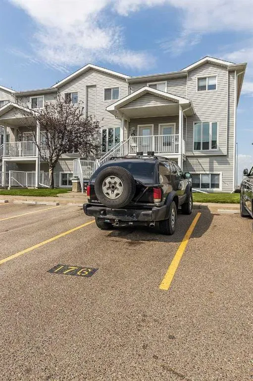 176 Northlands Pointe NE