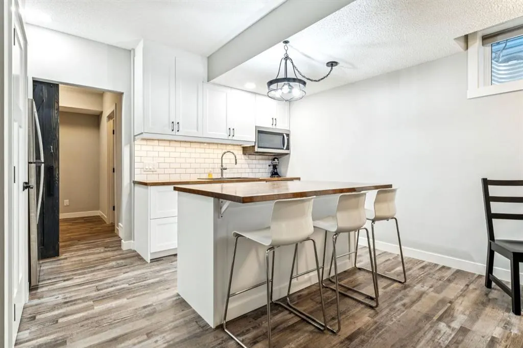 832 Chinook Gate Parade SW
