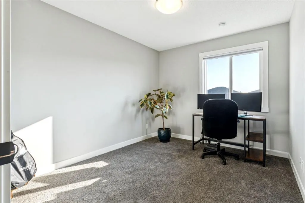 832 Chinook Gate Parade SW