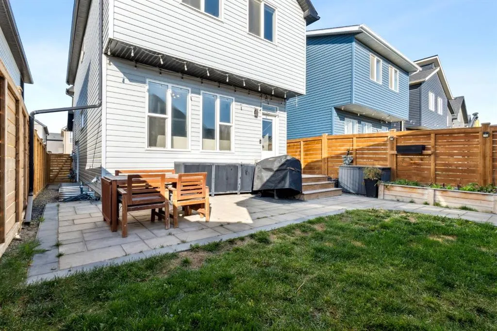 832 Chinook Gate Parade SW