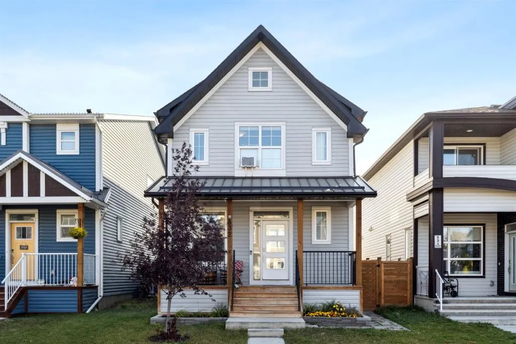 832 Chinook Gate Parade SW