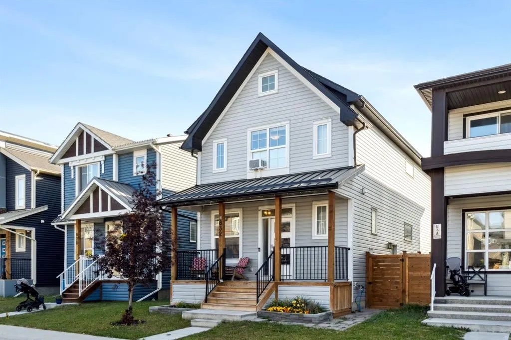 832 Chinook Gate Parade SW