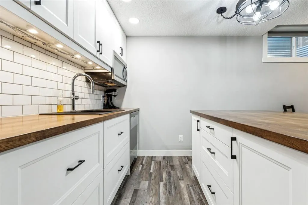 832 Chinook Gate Parade SW