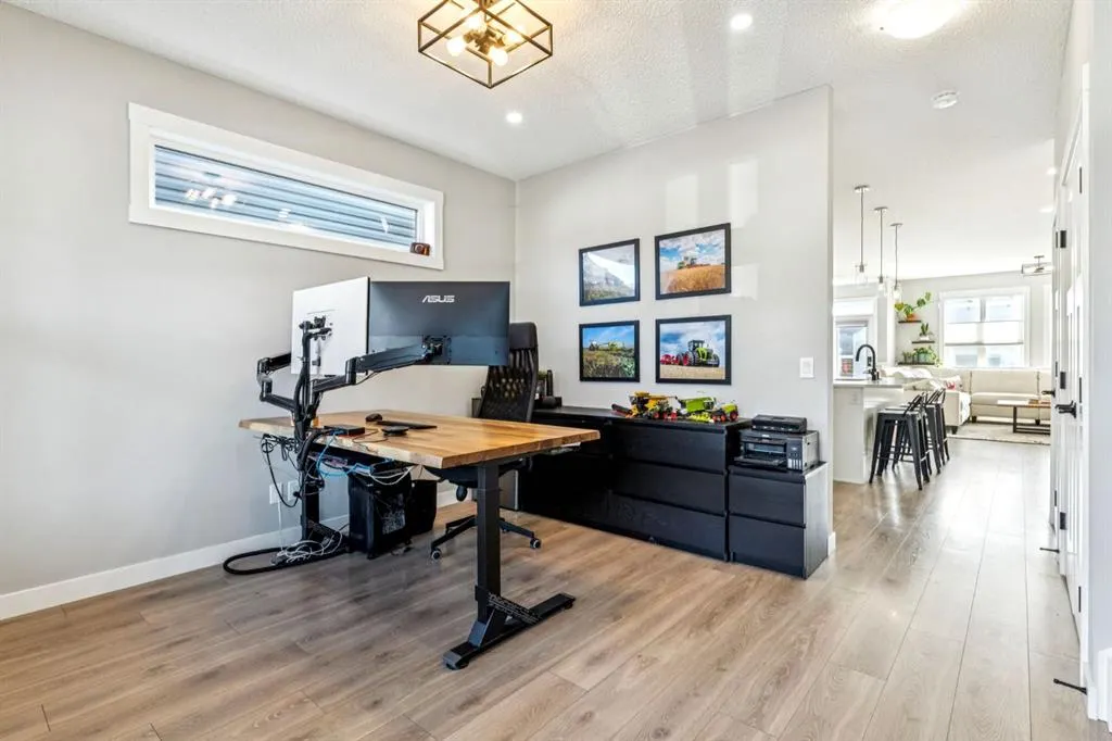 832 Chinook Gate Parade SW