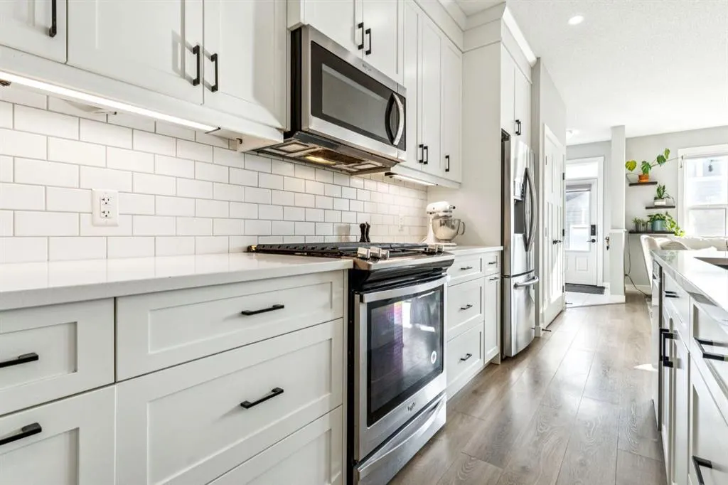 832 Chinook Gate Parade SW
