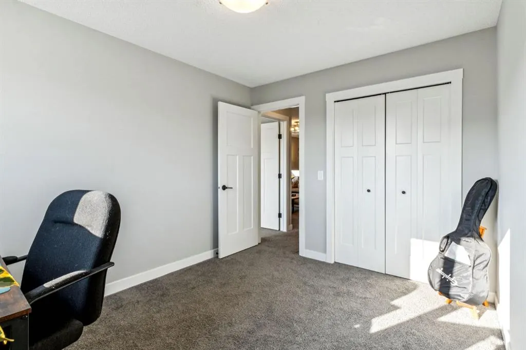 832 Chinook Gate Parade SW