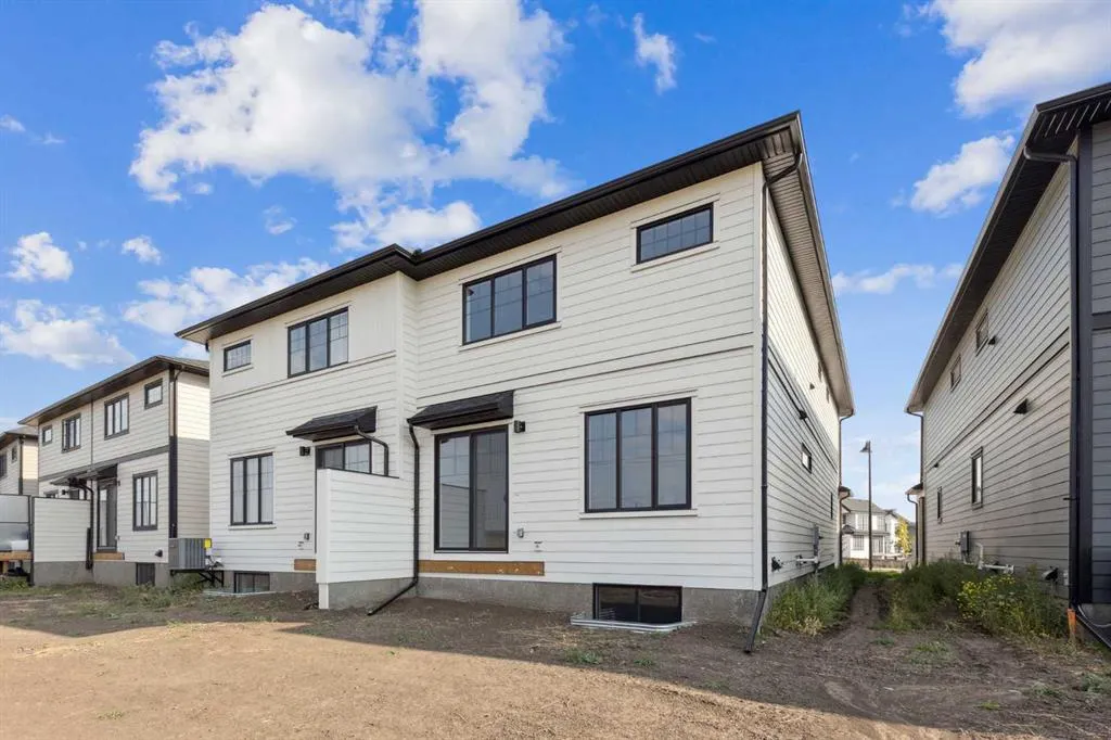 215 Greenwich Drive NW